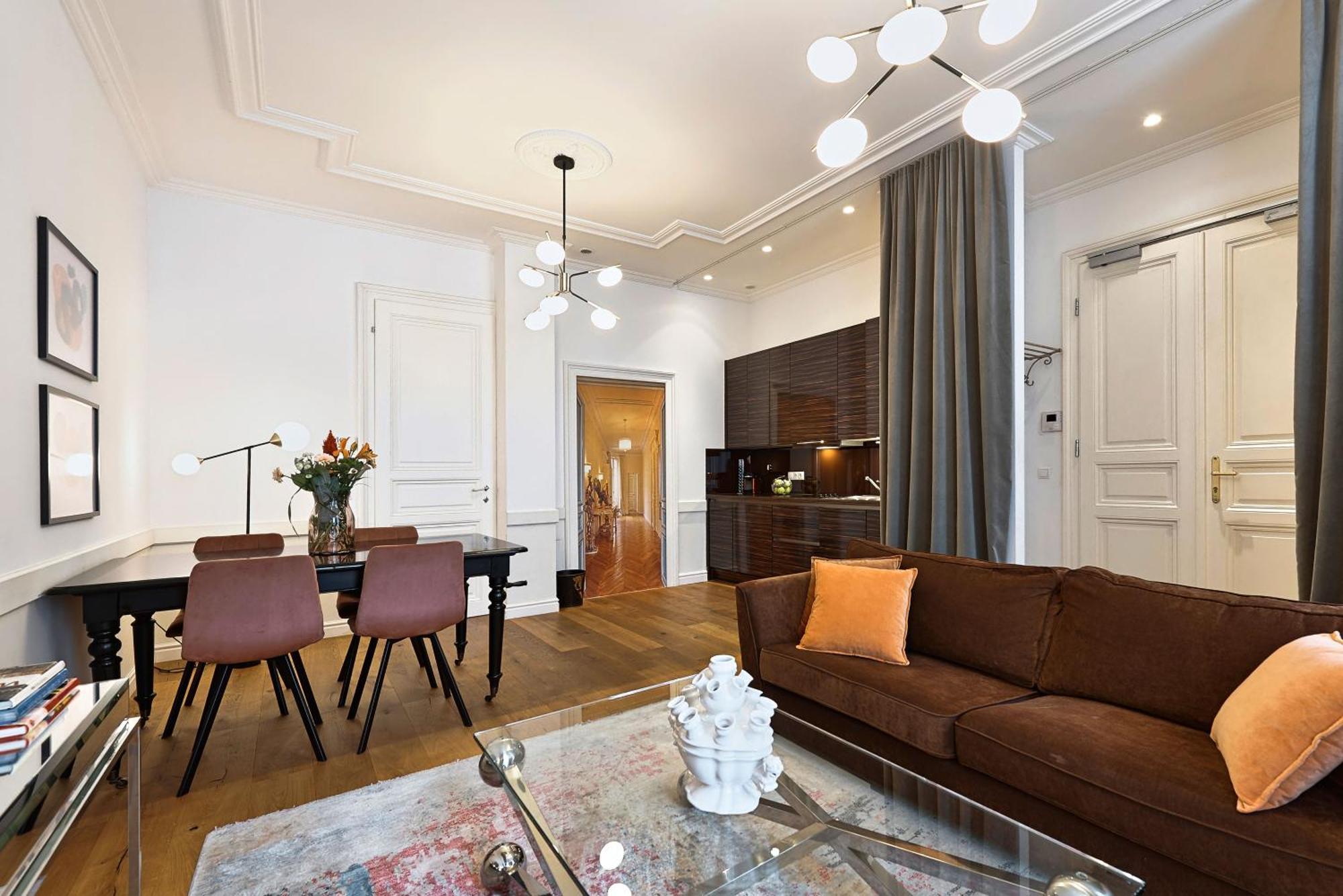 Apartment 6 *